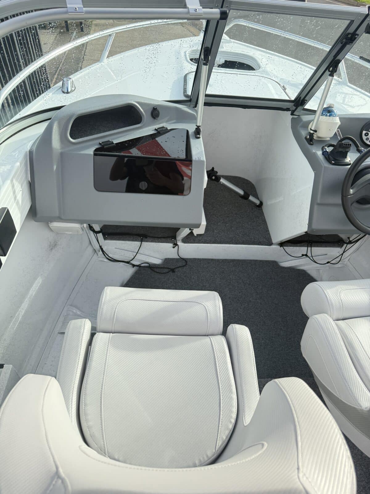 Quintrex 481 Fishabout - 2015