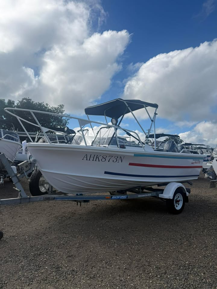 4.5 Quintrex Lazeabout